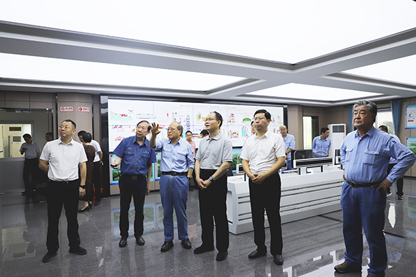 2023年8月14日，江西省委臺辦主任張鋒一行調(diào)研江西亞東水泥公司